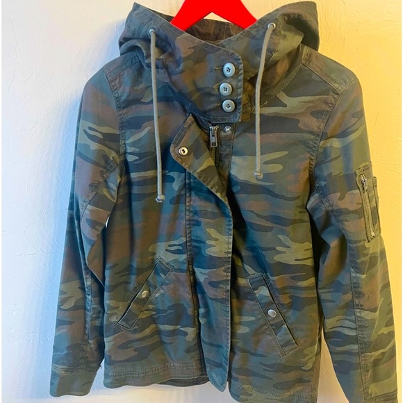 American Eagle Camo Embroidered Jacket “LOVE” EUC - Picture 8 of 8